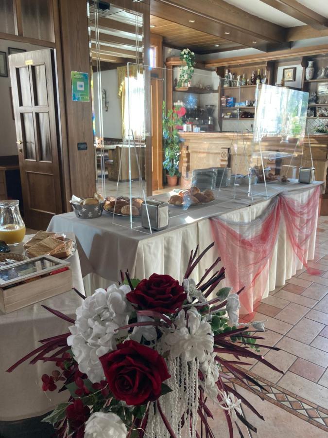 Hotel Ristorante Scoiattolo Sporminore Dış mekan fotoğraf