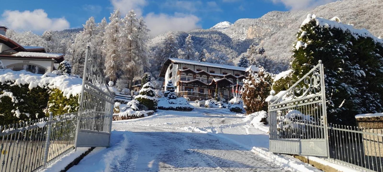 Hotel Ristorante Scoiattolo Sporminore Dış mekan fotoğraf