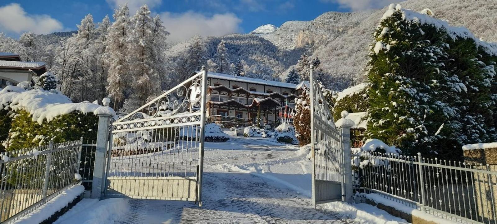 Hotel Ristorante Scoiattolo Sporminore Dış mekan fotoğraf